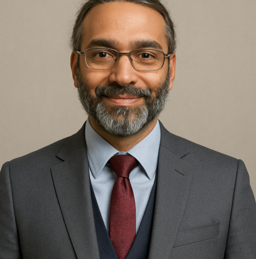 Neelesh Kossambi – Strategic Advisor & Confidante Portrait of Neelesh Kossambi, strategic advisor providing one-to-one counsel to founders and CEOs when stakes are high.